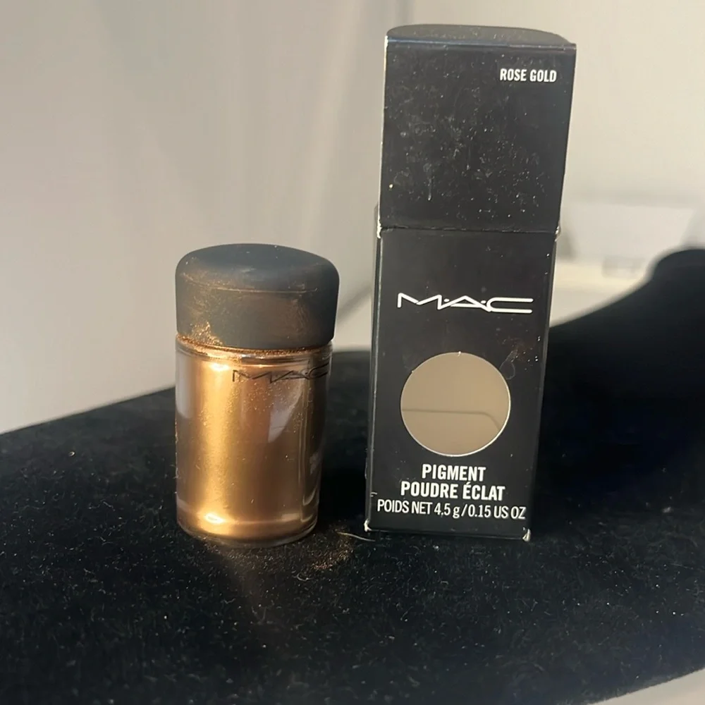 MAC Rose Gold Pigment